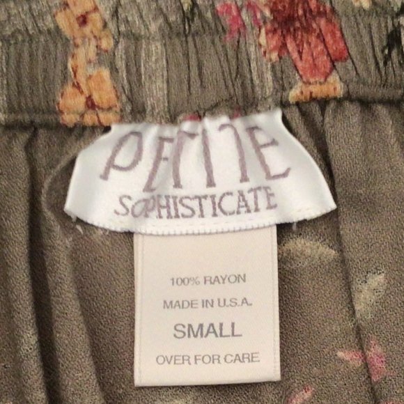 Petite Sophisticate - Olive skirt with red, yellow and purple flowers - Picture 4 of 5